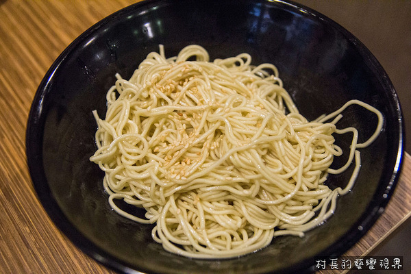 山本堂日式拉麵:【食記】{高雄。鼓山區}山本堂日式拉麵加麵不用錢呷粗飽