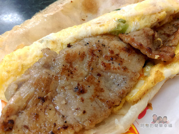 太和豆漿13-泡菜豬排蛋燒餅打開模樣