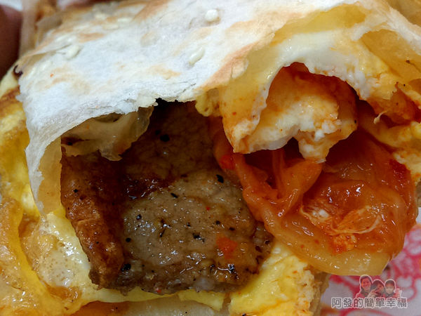 太和豆漿15-泡菜豬排蛋燒餅剖面