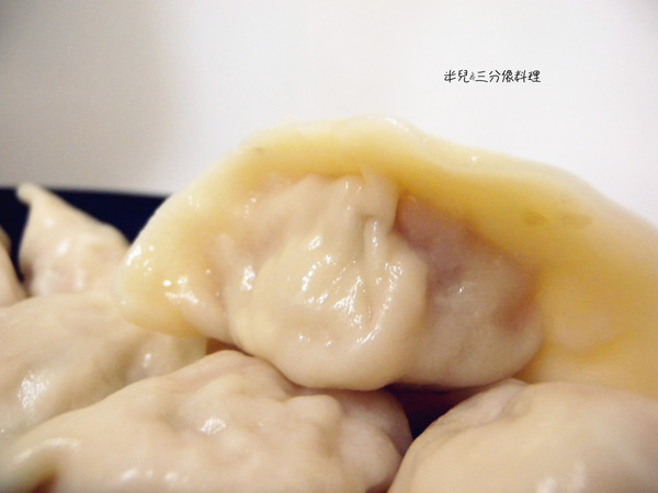 Mango 巧口廚房：[宅配。水餃] Mango 巧口廚房 水餃真的超方便!  第一次吃到干貝高麗菜豬肉! 超好吃的啦!