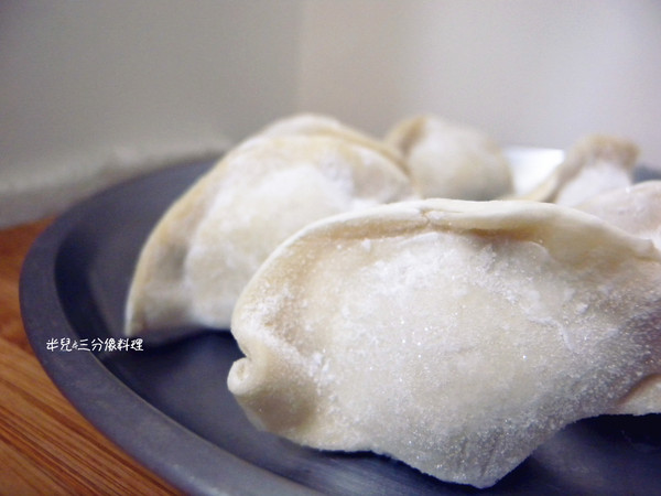 Mango 巧口廚房：[宅配。水餃] Mango 巧口廚房 水餃真的超方便!  第一次吃到干貝高麗菜豬肉! 超好吃的啦!