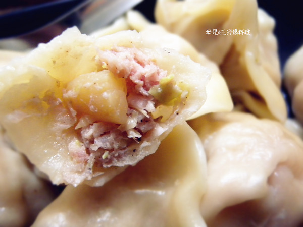 Mango 巧口廚房：[宅配。水餃] Mango 巧口廚房 水餃真的超方便!  第一次吃到干貝高麗菜豬肉! 超好吃的啦!