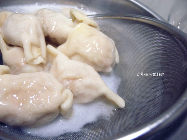 Mango 巧口廚房：[宅配。水餃] Mango 巧口廚房 水餃真的超方便!  第一次吃到干貝高麗菜豬肉! 超好吃的啦!