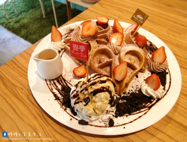 覺樂Parfait Cafe:〖台中│美食〗覺樂Parfait Cafe ❤ 超萌龍貓鐵鍋舒芙蕾抹茶口味新上市~~~吸睛指數再破表!!!!抹茶控的你千萬別錯過!!