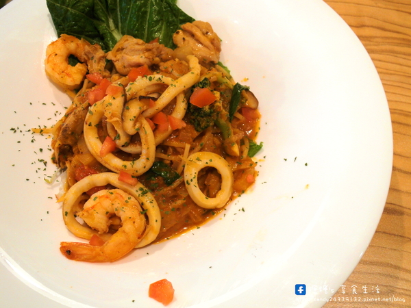 覺樂Parfait Cafe:〖台中│美食〗覺樂Parfait Cafe ❤ 超萌龍貓鐵鍋舒芙蕾抹茶口味新上市~~~吸睛指數再破表!!!!抹茶控的你千萬別錯過!!