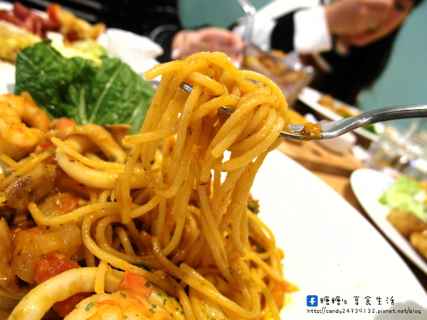 覺樂Parfait Cafe:〖台中│美食〗覺樂Parfait Cafe ❤ 超萌龍貓鐵鍋舒芙蕾抹茶口味新上市~~~吸睛指數再破表!!!!抹茶控的你千萬別錯過!!