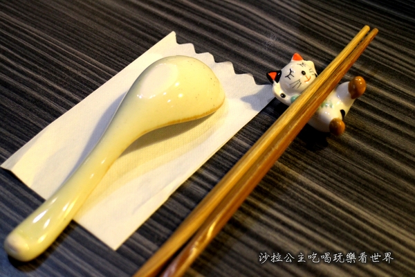 肥猫漁夫 海鮮丼專賣店：台北海鮮丼/一碗飯吃到18種魚『肥猫漁夫海鮮丼專賣店』捷運中山國小站