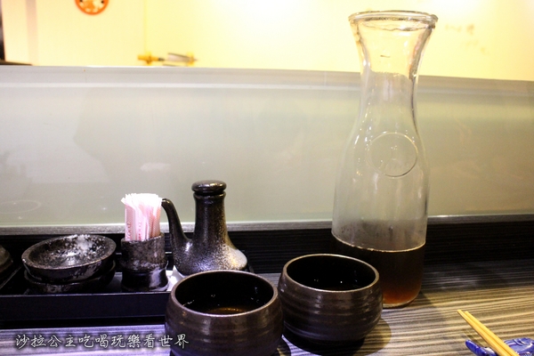 肥猫漁夫 海鮮丼專賣店：台北海鮮丼/一碗飯吃到18種魚『肥猫漁夫海鮮丼專賣店』捷運中山國小站