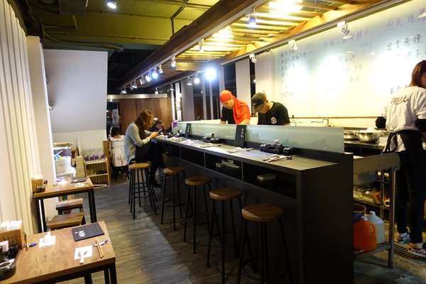 肥猫漁夫 海鮮丼專賣店:(胖樺食記)東北角當季海產直送丼飯專賣店「肥貓漁夫」。近捷運中山國小站NT. 180就有高CP值丼飯可品嘗