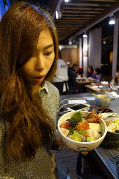 肥猫漁夫 海鮮丼專賣店:(胖樺食記)東北角當季海產直送丼飯專賣店「肥貓漁夫」。近捷運中山國小站NT. 180就有高CP值丼飯可品嘗