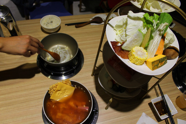 ㄔ鍋了：[台南]貴婦三層澎派小火鍋  ㄔ鍋了石頭鍋。涮涮鍋