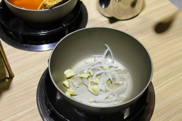 ㄔ鍋了：[台南]貴婦三層澎派小火鍋  ㄔ鍋了石頭鍋。涮涮鍋