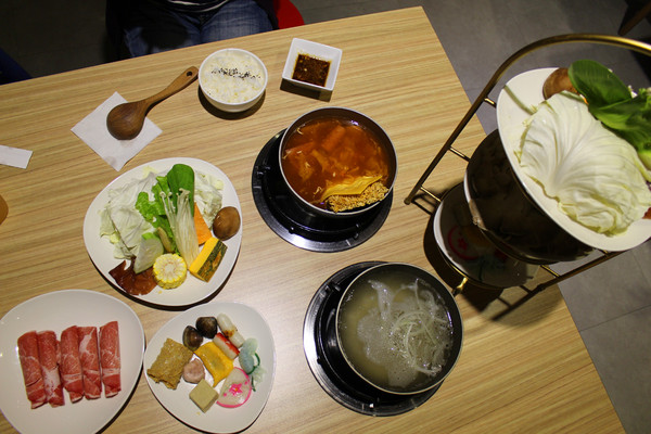 ㄔ鍋了：[台南]貴婦三層澎派小火鍋  ㄔ鍋了石頭鍋。涮涮鍋