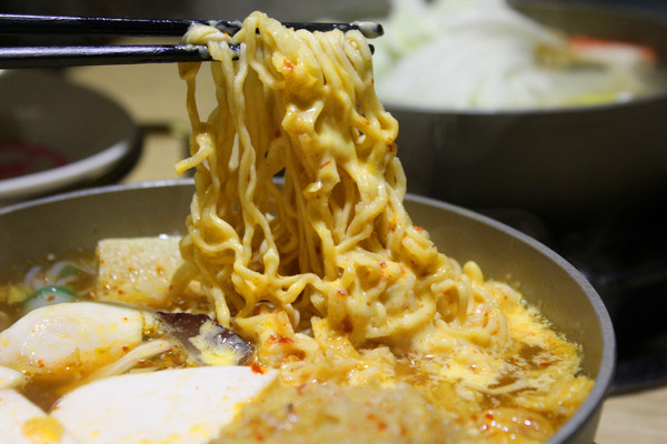 ㄔ鍋了：[台南]貴婦三層澎派小火鍋  ㄔ鍋了石頭鍋。涮涮鍋