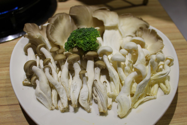 ㄔ鍋了：[台南]貴婦三層澎派小火鍋  ㄔ鍋了石頭鍋。涮涮鍋