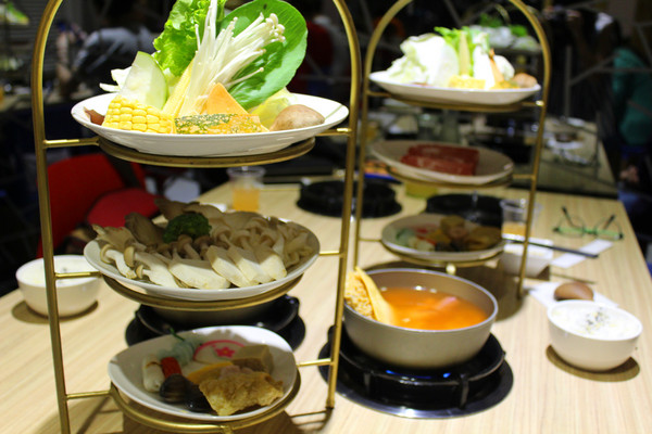 ㄔ鍋了：[台南]貴婦三層澎派小火鍋  ㄔ鍋了石頭鍋。涮涮鍋