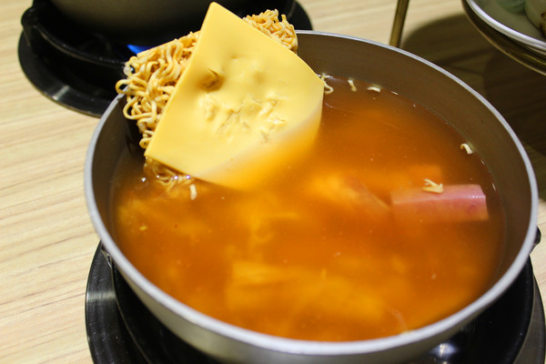 ㄔ鍋了：[台南]貴婦三層澎派小火鍋  ㄔ鍋了石頭鍋。涮涮鍋