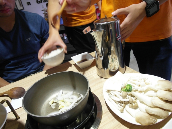 ㄔ鍋了:【台南||永康】ㄔ鍋了──你吃過部隊鍋口味的火鍋嗎?天冷了,吃鍋吧!