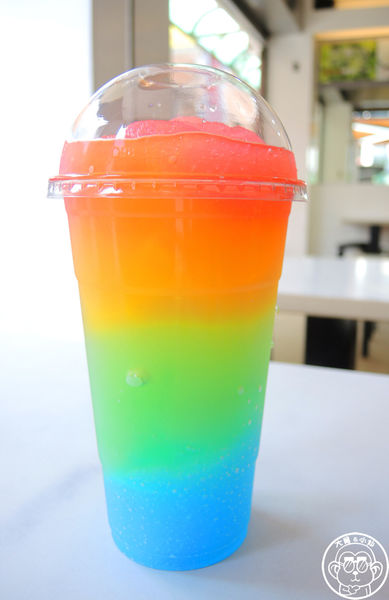 彩虹冰沙:呷飽祙【新北淡水・彩虹冰沙】韓劇出現過的彩虹冰台灣買得到