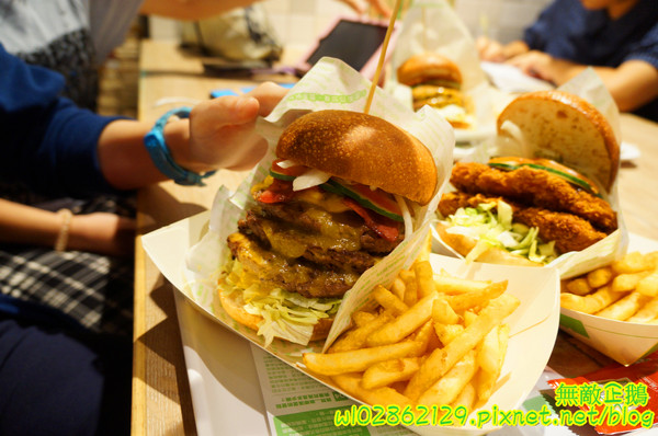 樂檸漢堡(台南西門店)：【台南-中西區】嘉義x漢堡...一起挑戰大俠吧~來樂檸，記得穿短褲!《樂檸漢堡》