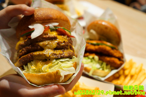 樂檸漢堡(台南西門店)：【台南-中西區】嘉義x漢堡...一起挑戰大俠吧~來樂檸，記得穿短褲!《樂檸漢堡》