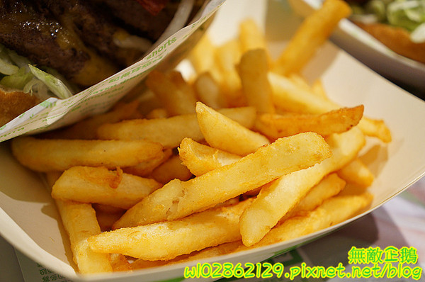 樂檸漢堡(台南西門店)：【台南-中西區】嘉義x漢堡...一起挑戰大俠吧~來樂檸，記得穿短褲!《樂檸漢堡》