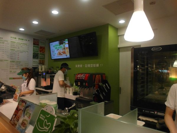 樂檸漢堡(台南西門店)：【台南-中西區】嘉義x漢堡...一起挑戰大俠吧~來樂檸，記得穿短褲!《樂檸漢堡》