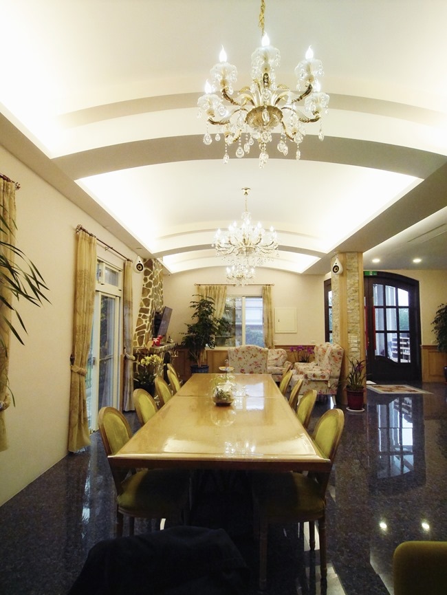 │宿。花蓮吉安│法式古典「格瀾伍德休閒民宿」私人泳池、遊戲室。沒有億萬身價也能住得起毫宅哦!