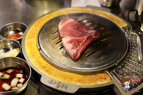 新麻蒲海鷗臺灣1號店：【食記】台北東區 新麻蒲海鷗臺灣1號店마포갈매기 韓式烤肉 松阪豬 海鷗肉 雪花沙朗牛 爐邊蛋