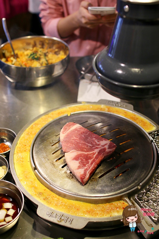 新麻蒲海鷗臺灣1號店：【食記】台北東區 新麻蒲海鷗臺灣1號店마포갈매기 韓式烤肉 松阪豬 海鷗肉 雪花沙朗牛 爐邊蛋