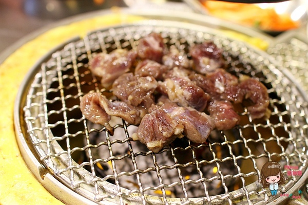 新麻蒲海鷗臺灣1號店：【食記】台北東區 新麻蒲海鷗臺灣1號店마포갈매기 韓式烤肉 松阪豬 海鷗肉 雪花沙朗牛 爐邊蛋