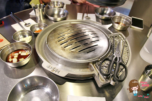 新麻蒲海鷗臺灣1號店：【食記】台北東區 新麻蒲海鷗臺灣1號店마포갈매기 韓式烤肉 松阪豬 海鷗肉 雪花沙朗牛 爐邊蛋