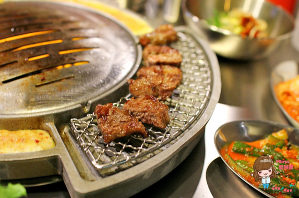 新麻蒲海鷗臺灣1號店：【食記】台北東區 新麻蒲海鷗臺灣1號店마포갈매기 韓式烤肉 松阪豬 海鷗肉 雪花沙朗牛 爐邊蛋