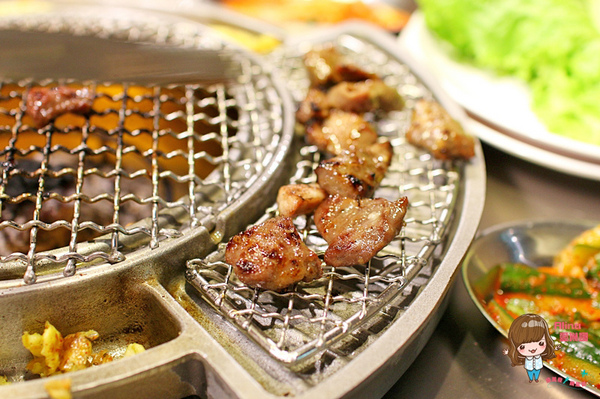 新麻蒲海鷗臺灣1號店：【食記】台北東區 新麻蒲海鷗臺灣1號店마포갈매기 韓式烤肉 松阪豬 海鷗肉 雪花沙朗牛 爐邊蛋