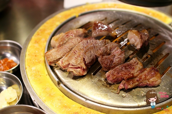 新麻蒲海鷗臺灣1號店：【食記】台北東區 新麻蒲海鷗臺灣1號店마포갈매기 韓式烤肉 松阪豬 海鷗肉 雪花沙朗牛 爐邊蛋