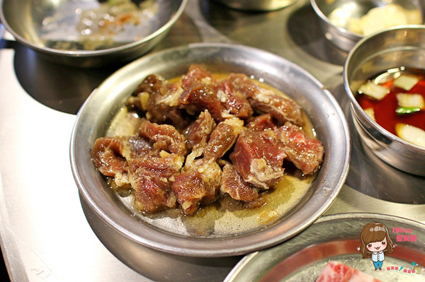 新麻蒲海鷗臺灣1號店：【食記】台北東區 新麻蒲海鷗臺灣1號店마포갈매기 韓式烤肉 松阪豬 海鷗肉 雪花沙朗牛 爐邊蛋