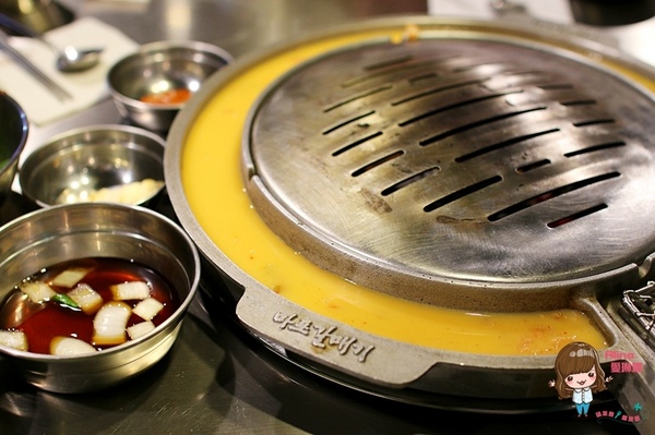 新麻蒲海鷗臺灣1號店：【食記】台北東區 新麻蒲海鷗臺灣1號店마포갈매기 韓式烤肉 松阪豬 海鷗肉 雪花沙朗牛 爐邊蛋