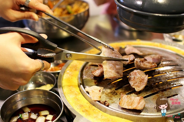 新麻蒲海鷗臺灣1號店：【食記】台北東區 新麻蒲海鷗臺灣1號店마포갈매기 韓式烤肉 松阪豬 海鷗肉 雪花沙朗牛 爐邊蛋