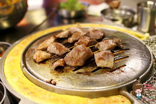 新麻蒲海鷗臺灣1號店：【食記】台北東區 新麻蒲海鷗臺灣1號店마포갈매기 韓式烤肉 松阪豬 海鷗肉 雪花沙朗牛 爐邊蛋