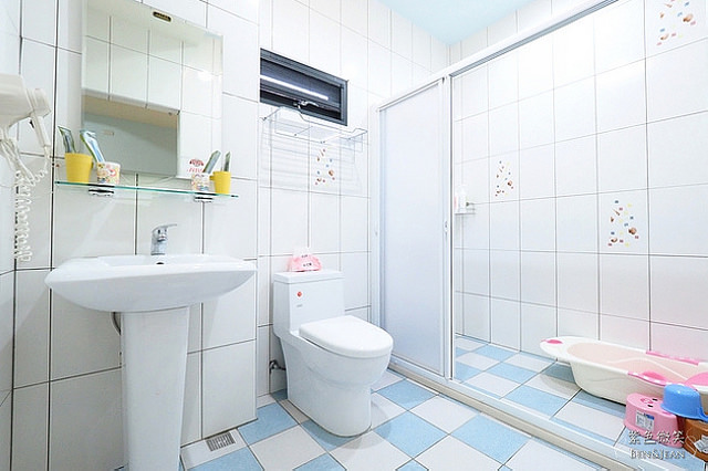 1440553496-2983815404