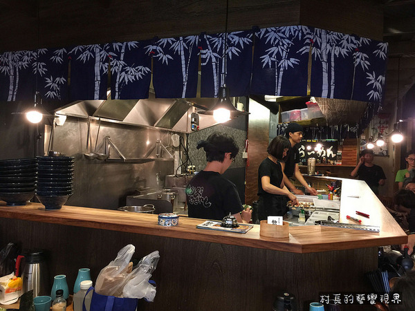 麵處小林(高雄店)：【食記】｛高雄。左營區｝販賣機式拉麵小館！麵處小林-日式拉麵