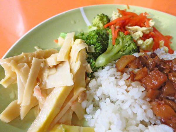 【三重美食】紅燒蹄膀-巷弄裡的老滷汁美味