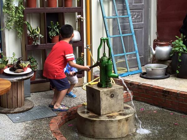 南庄戲院人文客家餐廳:苗栗 南庄戲院人文客家餐廳~50年老金龍之客家菜飄香