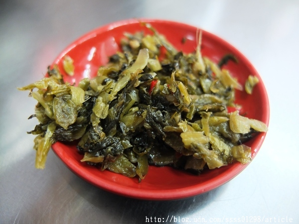 哦K四川妹牛肉麵館:【美食特搜。屏東市】哦K四川妹牛肉麵館。濃郁麻香的牛肉湯底 麻酸辣的味蕾層次 品嚐陸配媽媽的料理手藝