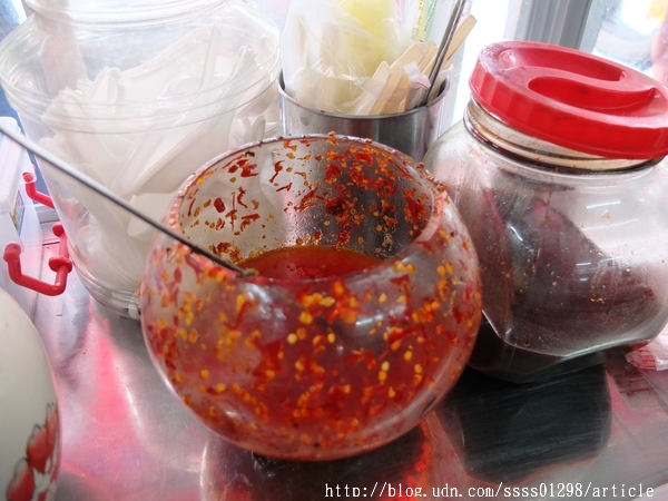 哦K四川妹牛肉麵館:【美食特搜。屏東市】哦K四川妹牛肉麵館。濃郁麻香的牛肉湯底 麻酸辣的味蕾層次 品嚐陸配媽媽的料理手藝