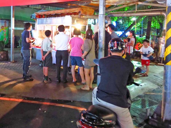 【中和美食】廣福路廟口烤肉攤-在地人極推的烤肉攤