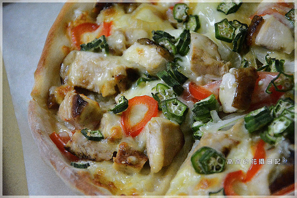 熟成台灣漬物披薩外帶專門店:【高雄】苓雅區。熟成-台灣漬物披薩外帶專門店 烤秋葵照燒雞披薩&芋泥派披薩