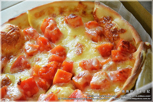 熟成台灣漬物披薩外帶專門店:【高雄】苓雅區。熟成-台灣漬物披薩外帶專門店 鹹蛋筊白筍披薩&木瓜牛奶披薩