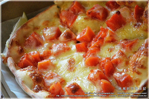 熟成台灣漬物披薩外帶專門店:【高雄】苓雅區。熟成-台灣漬物披薩外帶專門店 鹹蛋筊白筍披薩&木瓜牛奶披薩