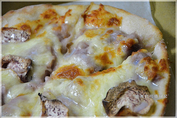 熟成台灣漬物披薩外帶專門店:【高雄】苓雅區。熟成-台灣漬物披薩外帶專門店 烤秋葵照燒雞披薩&芋泥派披薩